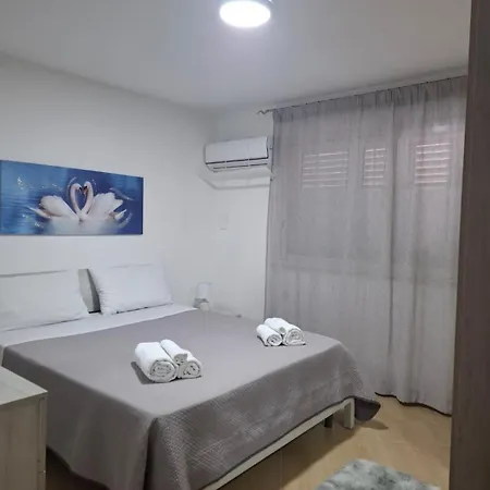 Annamaria Tatil Evi Carini